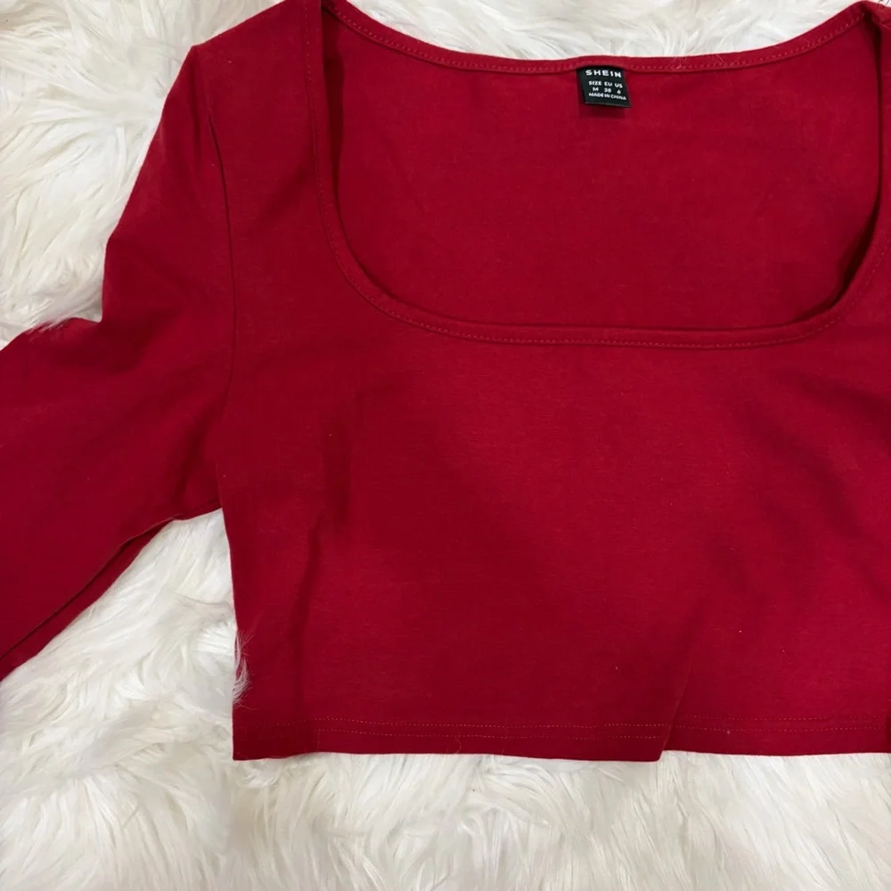 NWOT Maroon red cropped long sleeve top